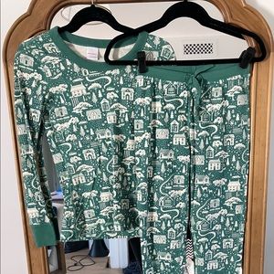 Hanna Anderson Christmas pjs size small both top and bottom